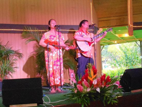 史密斯家族花园的烤猪大餐-利胡埃必去景点