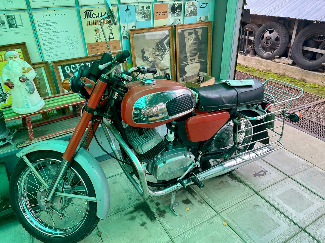 Museum Of Retro Technology Old Garage景点图片