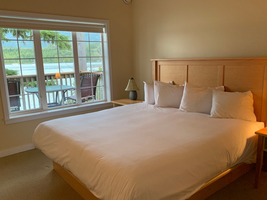 Waters Edge Shoreside Suites主图