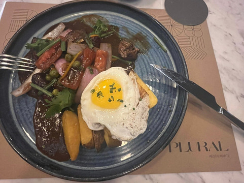 PLURAL RESTAURANTE BAR & LOUNGE