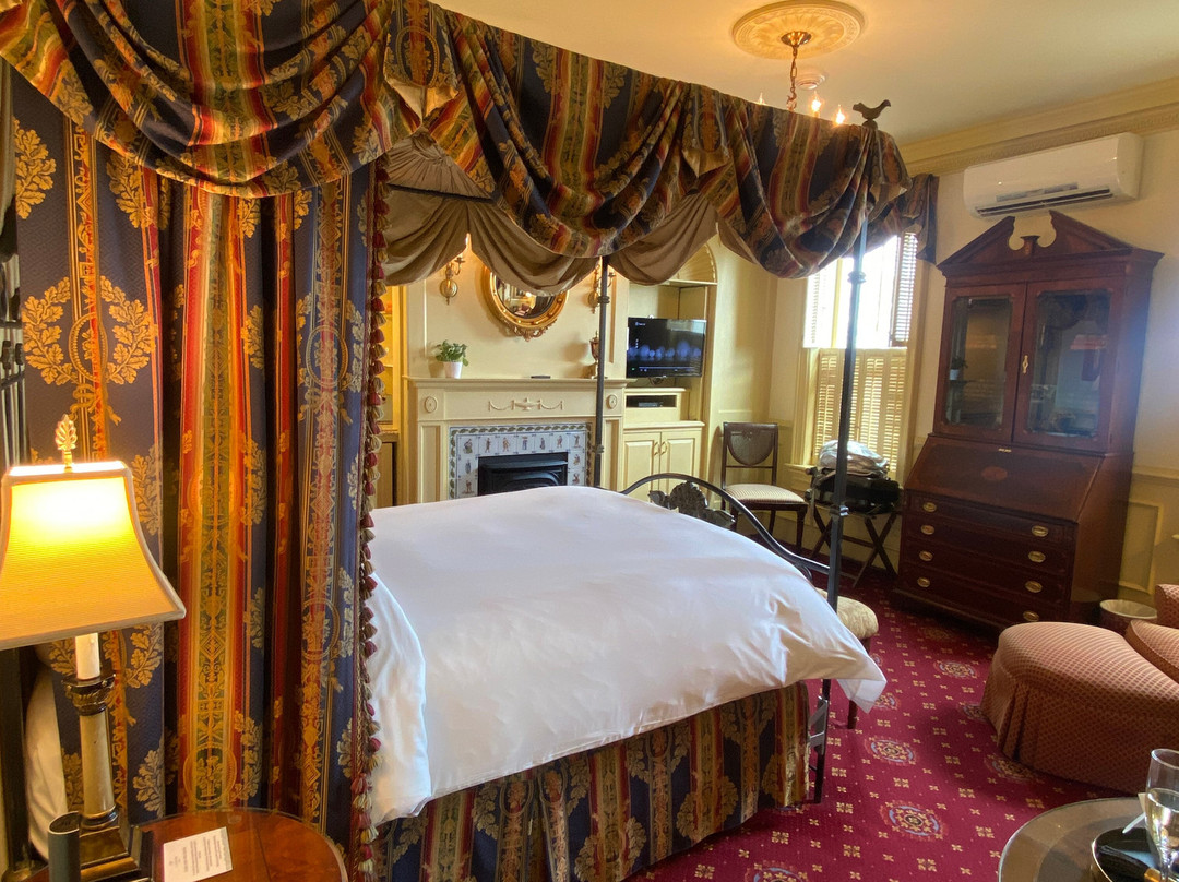 尚勒崖城酒店主图