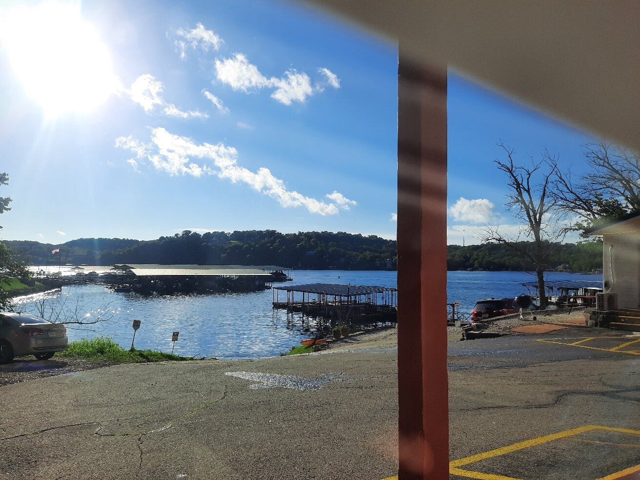 Lake Breeze Resort-官方