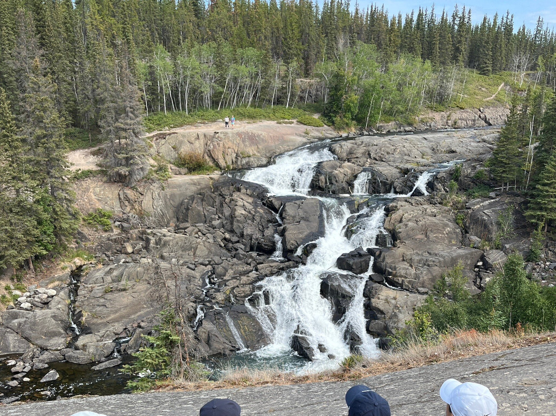 Cameron Falls Trail-黄刀镇必去景点
