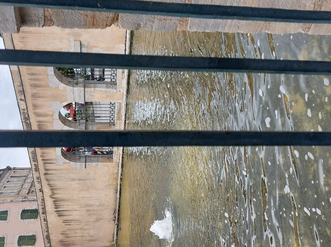 La Fontaine Chaude de la Nèhe景点图片