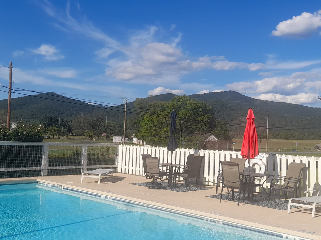 Hillside Hotel主图