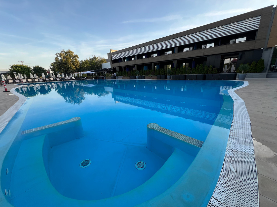 Sky Blue Hotel & Spa主图