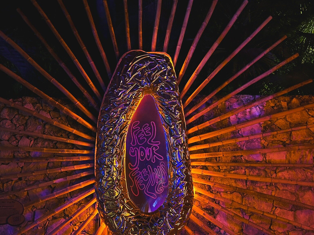 Escultura Ven A La Luz景点图片