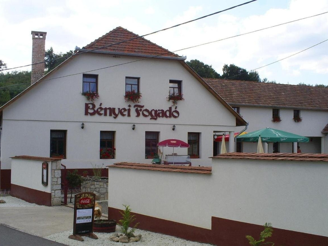Benyei Fogado Panzio es Etterem主图
