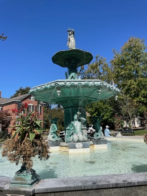 Broadway Fountain-麦迪逊必去景点