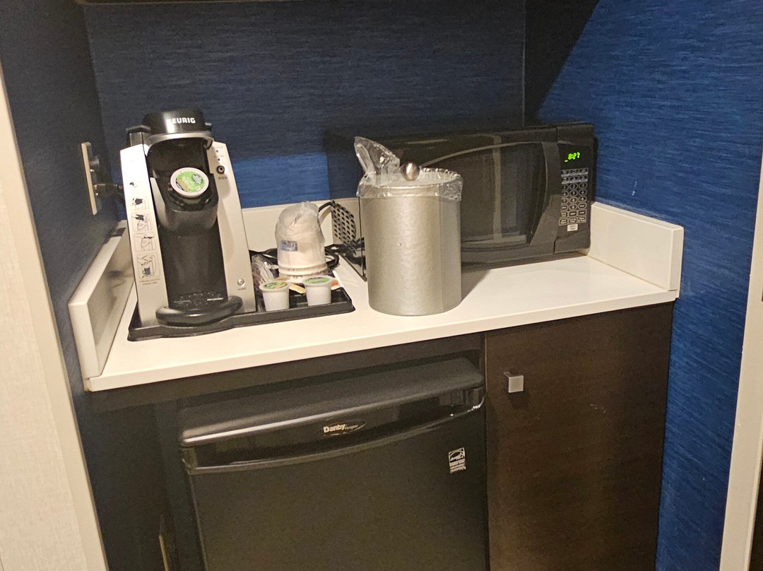 Holiday Inn Express & Suites Albany Airport主图