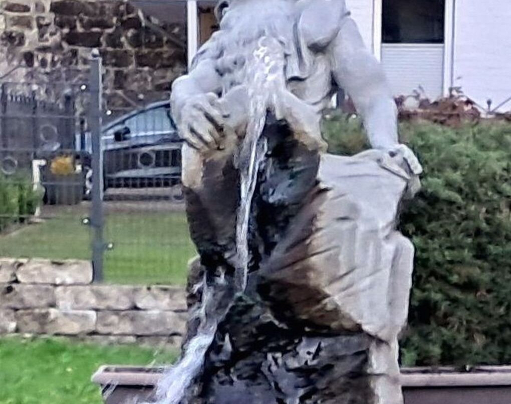 König Hübich Brunnen-Bad Grund必去景点