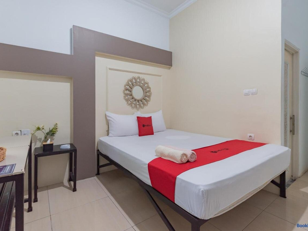 RedDoorz @ Jalan Raya Tuparev Karawang