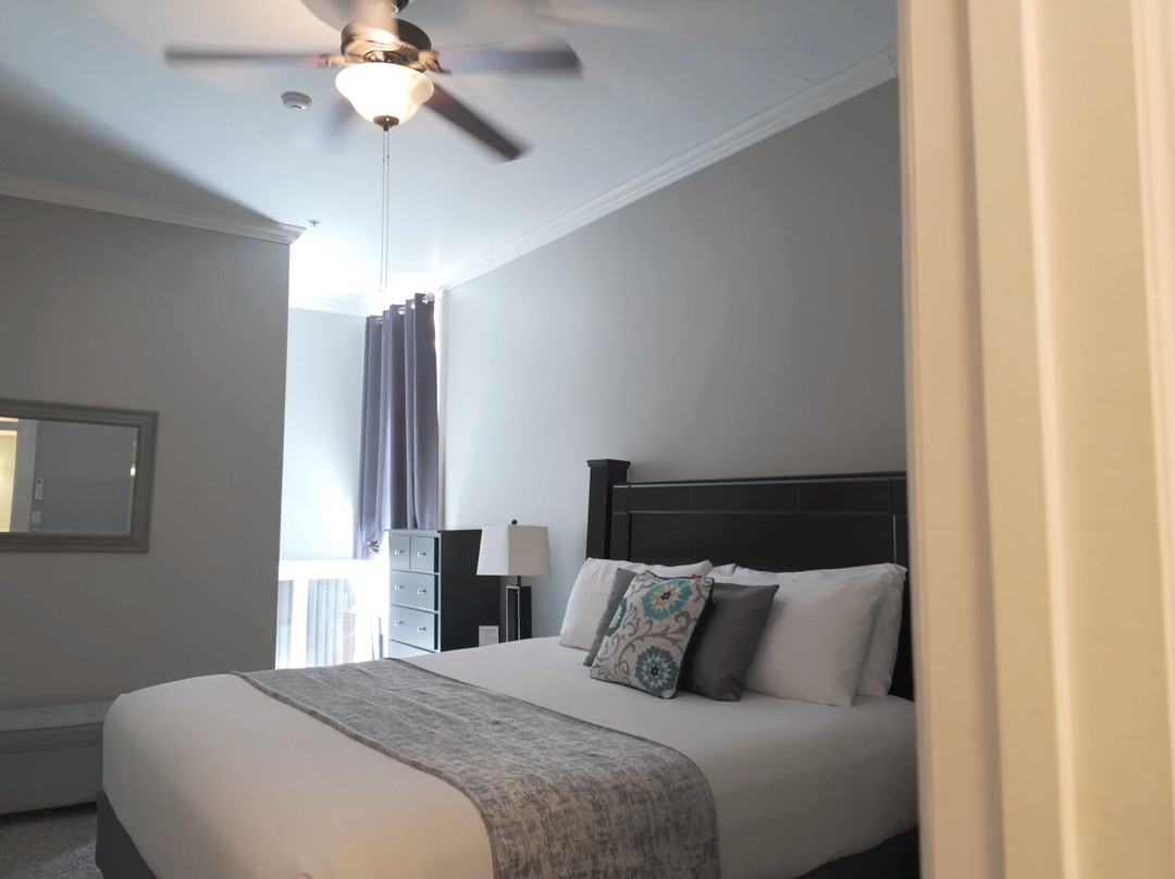 The Continental Hotel主图