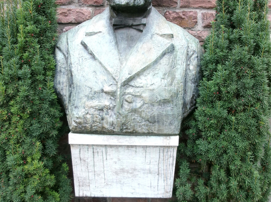 Rheinberger monument景点图片