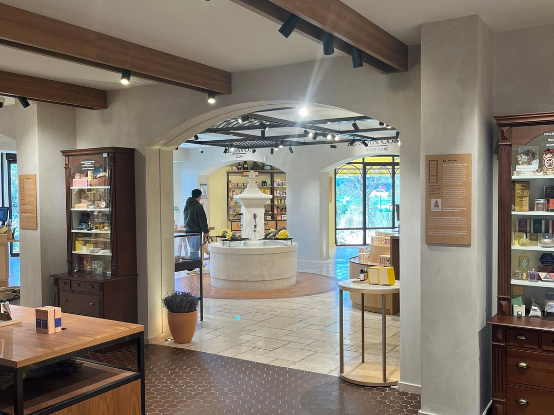 L'Occitane en Provence景点图片