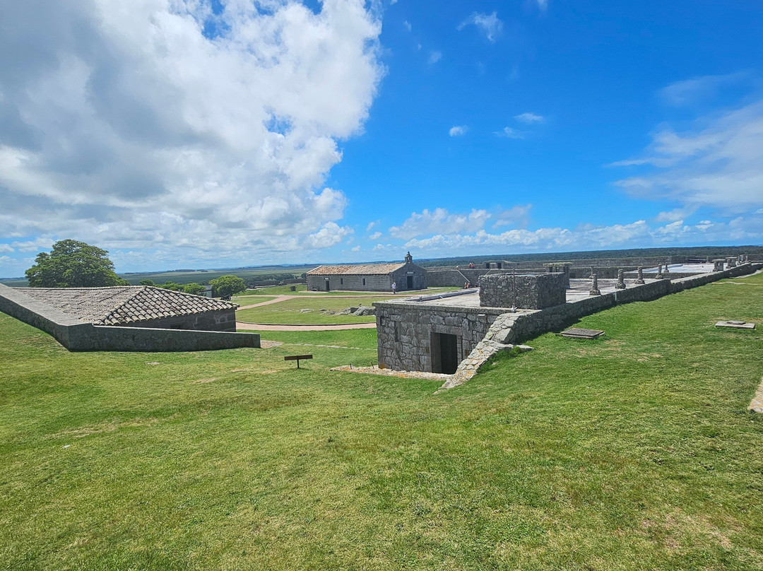 Fortaleza de Santa Teresa-Rocha必去景点