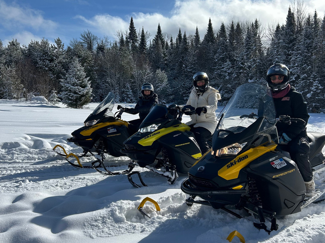 Farmhouse Snowmobiling and UTVs-普莱西德湖必去景点
