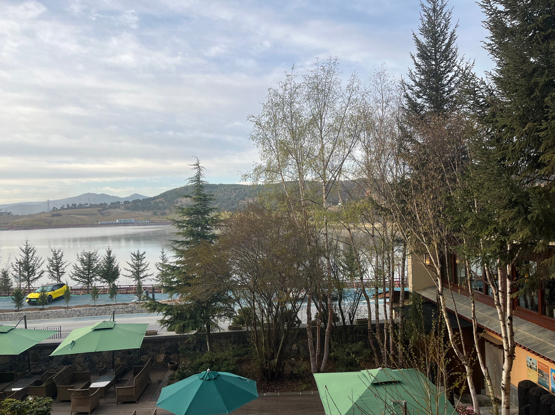 松赞绿谷精品山居酒店主图