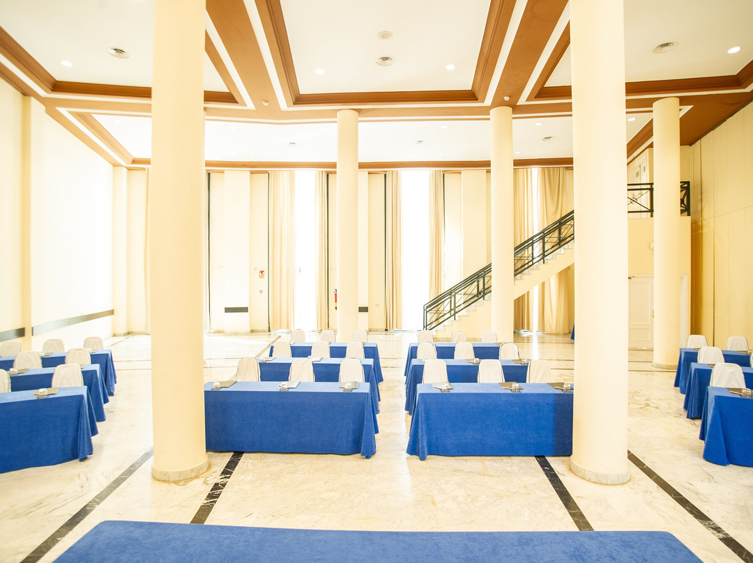 特瑞普梅里达美狄亚酒店主图