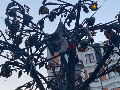 Monument to the Amber Tree-斯韦特洛戈尔斯克必去景点