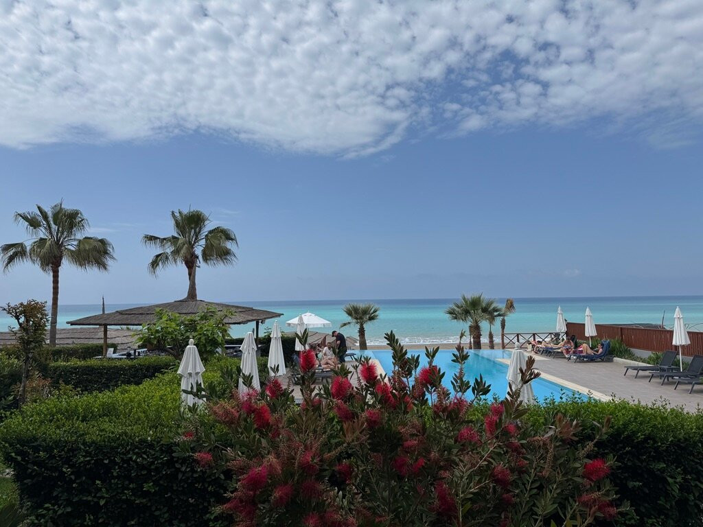 Adora Calma Beach Hotel主图