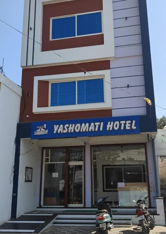 Yashomati Hotel