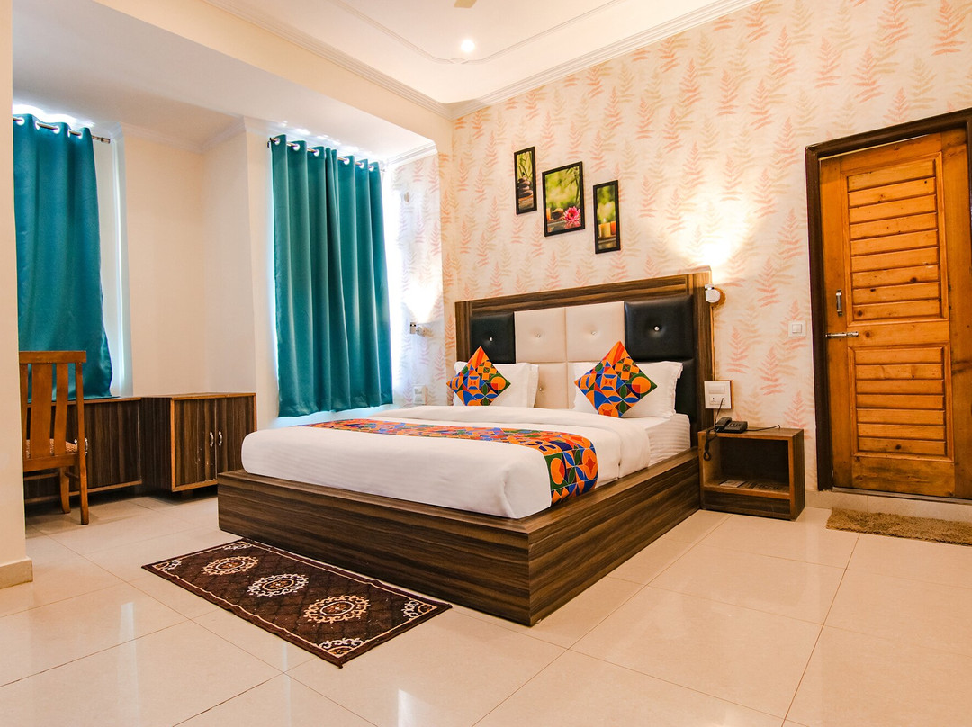 Rakus Place Hotel, Cafe & Bar