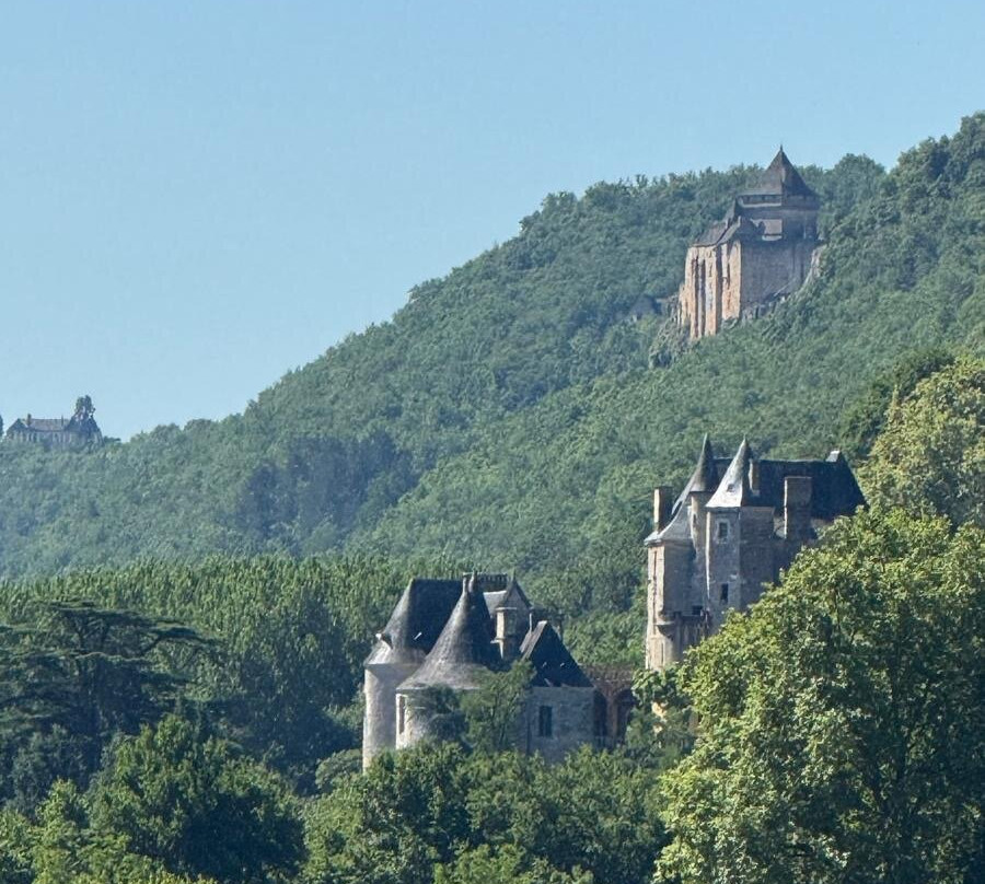 Taxi & Touring A La Carte-Saint-Vincent-de-Cosse必去景点