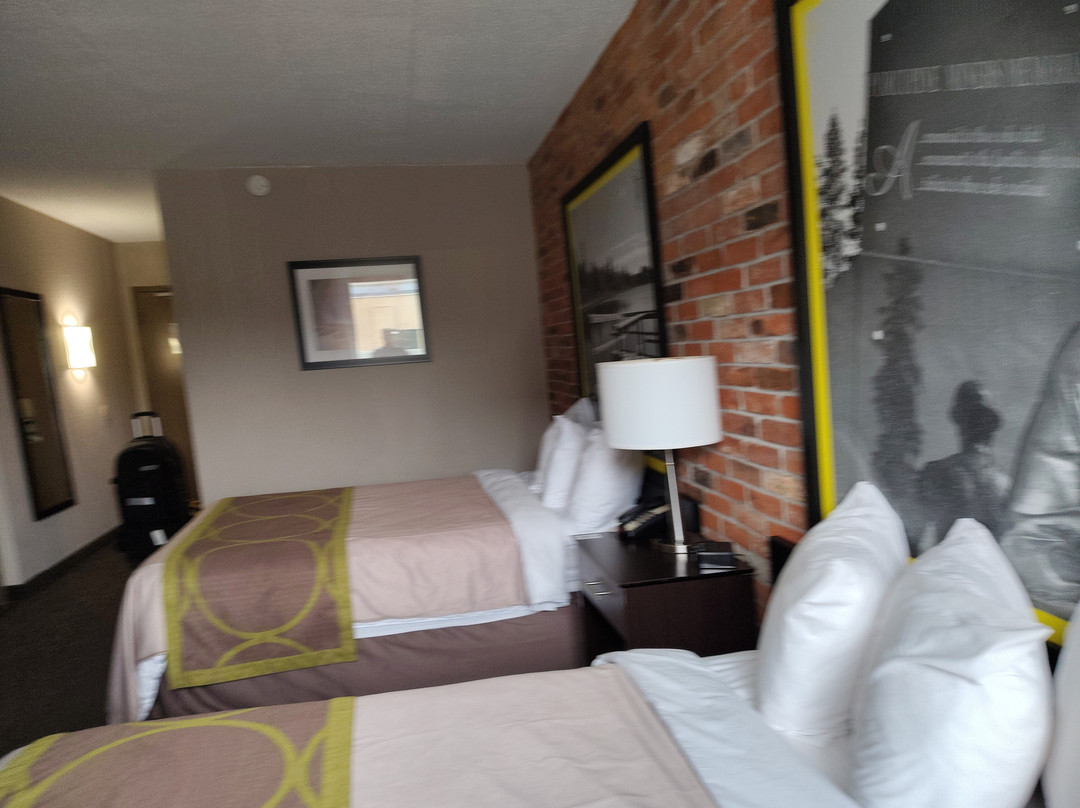 Super 8 by Wyndham Timmins ON主图