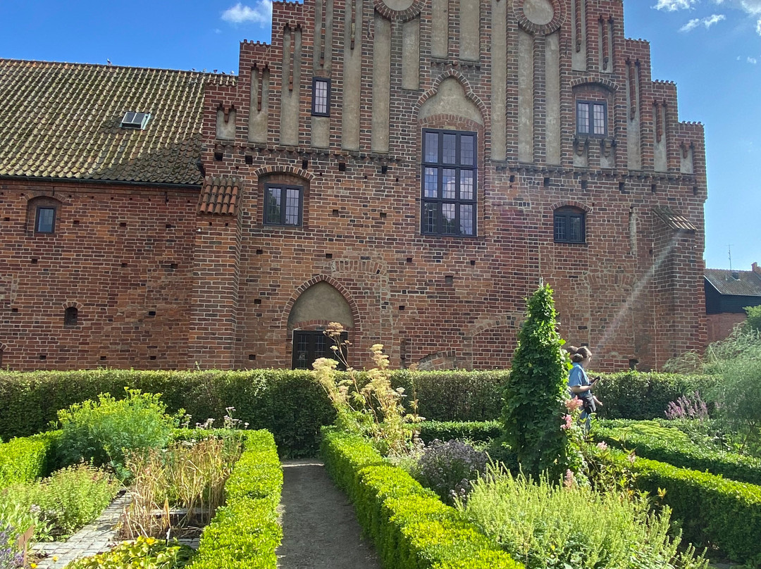 Klosterträdgårdarna-于斯塔德必去景点