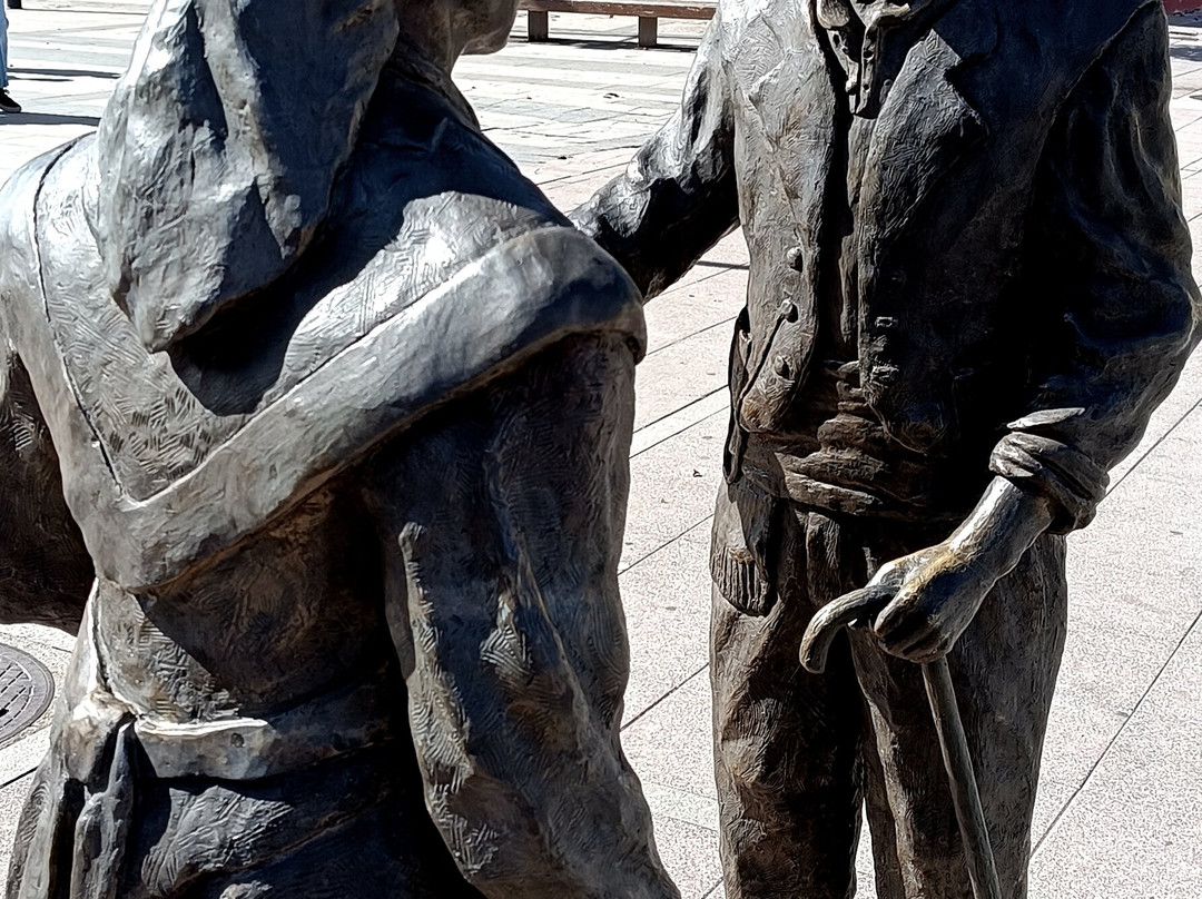 Conjunto Escultórico «demetria Y Nolo»-Pola de Laviana必去景点