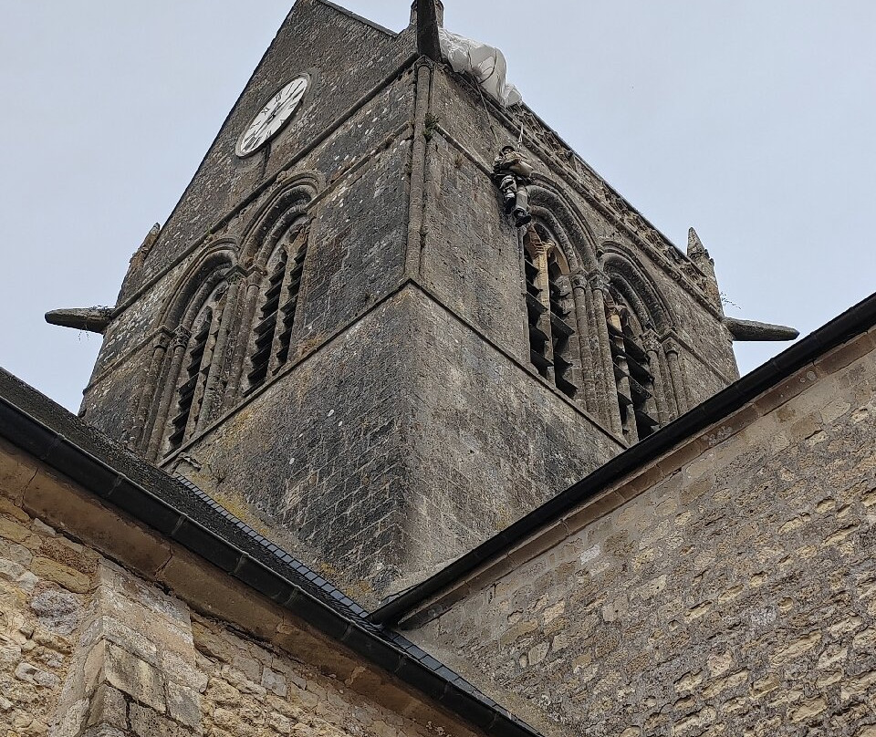 Sainte-Mere-Eglise Church-Sainte-Mere-Eglise必去景点