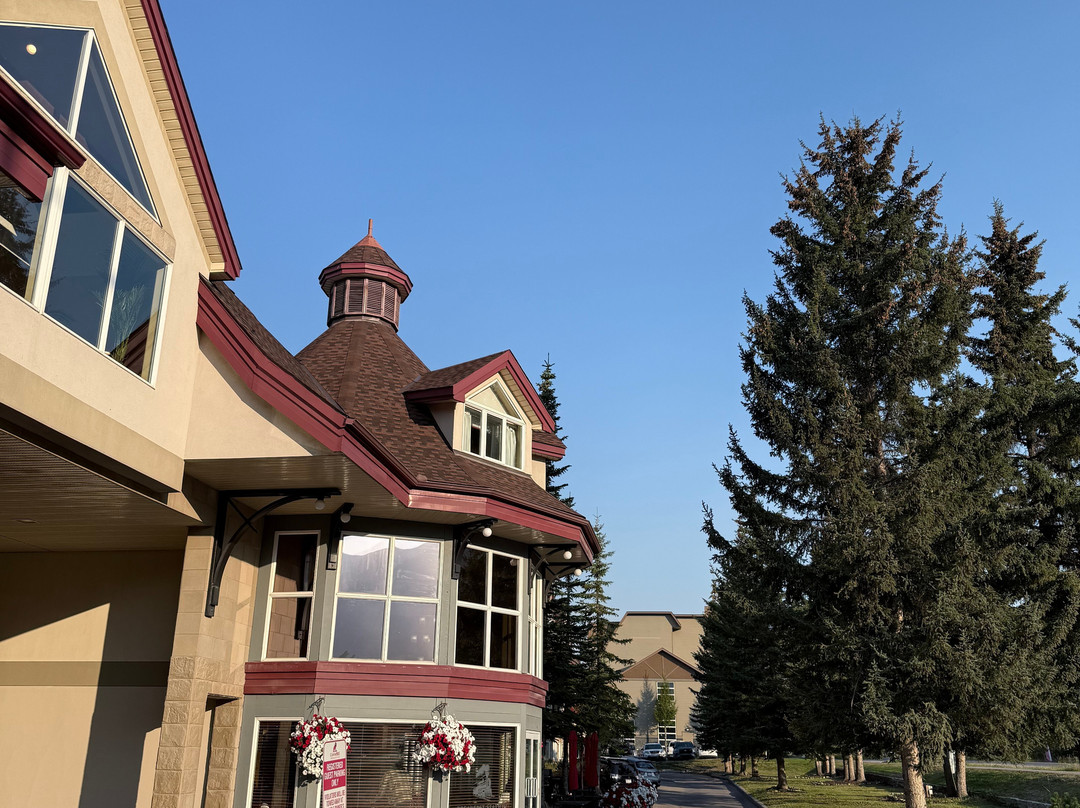 Canmore Inn & Suites主图