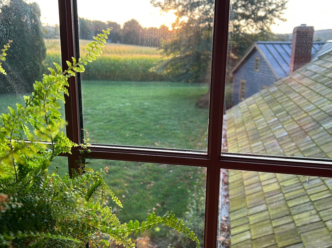 Brownstone Colonial Inn主图