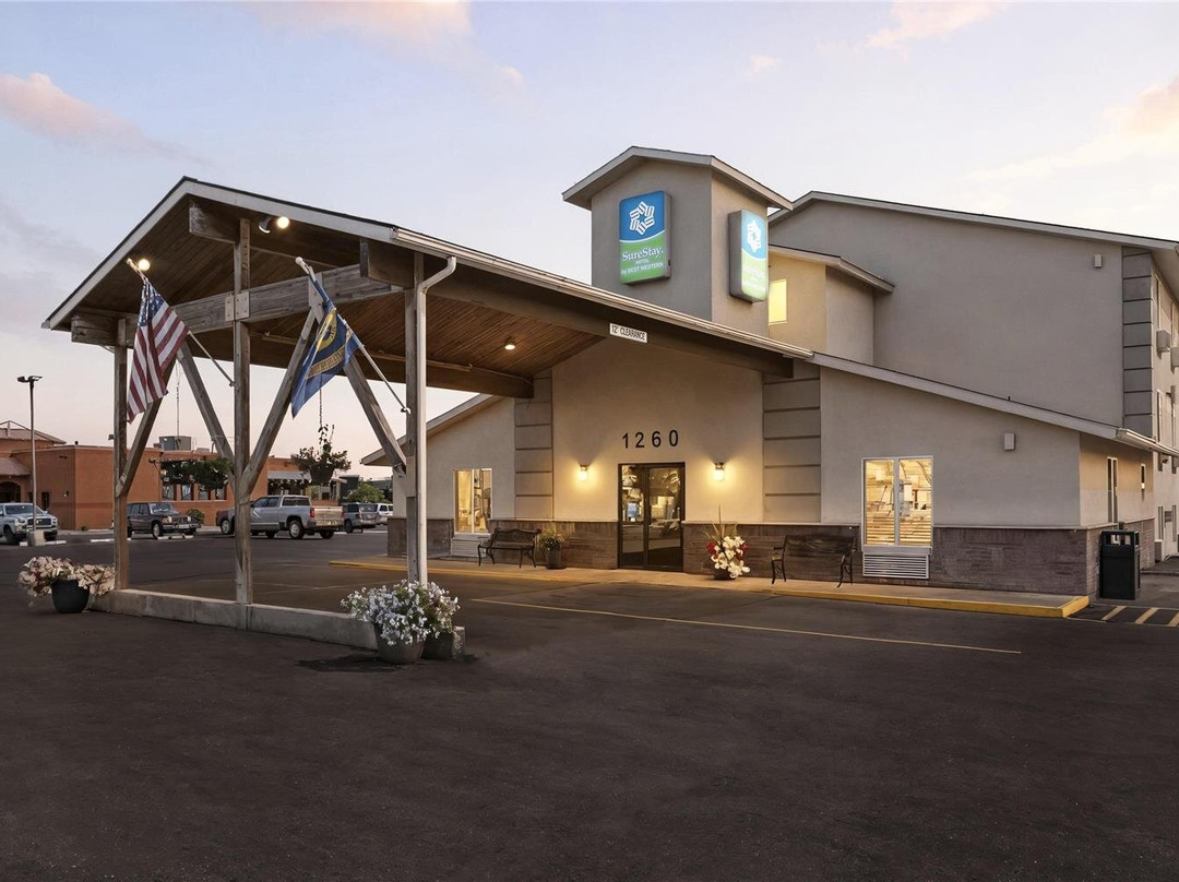 双子瀑布速 8 酒店