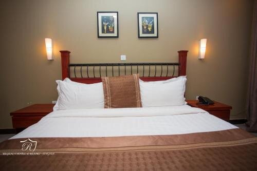 Regency Hotel & Resort主图