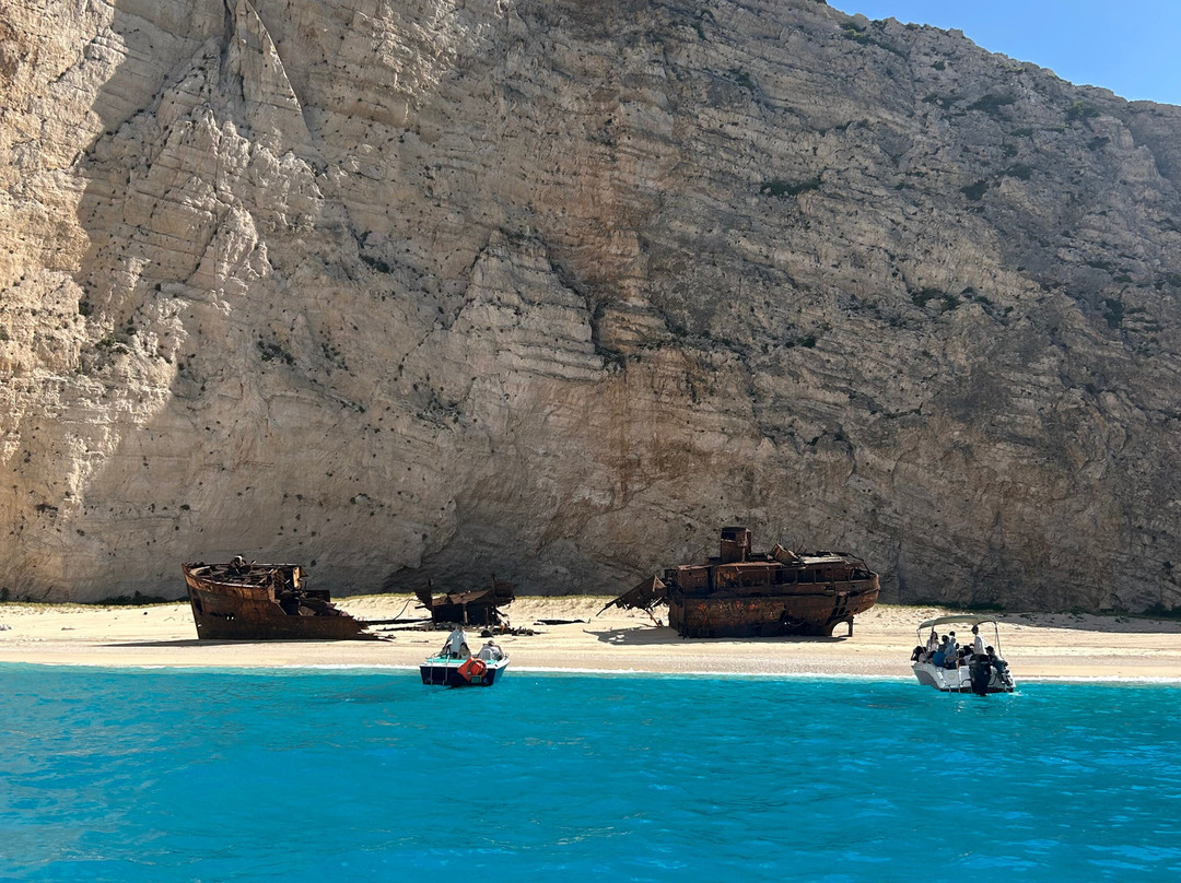 Shipwreck Boat Rentals by Nicol-Anafonitria必去景点