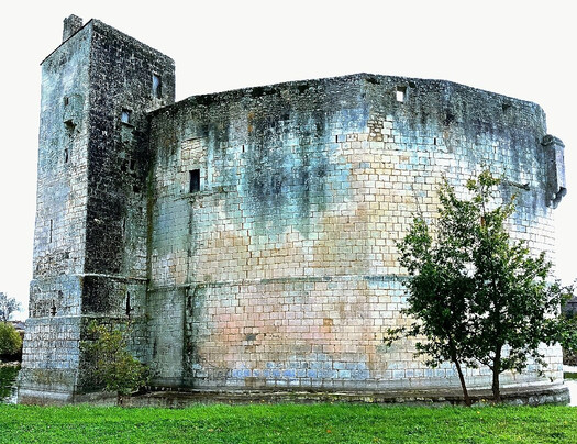 Chateau Fort De La Fée Mélusine-Saint Jean d'Angle必去景点