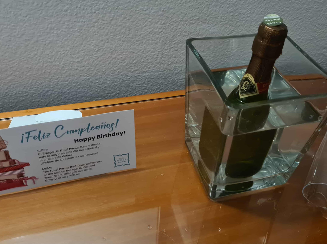 普恩特雷阿尔酒店主图