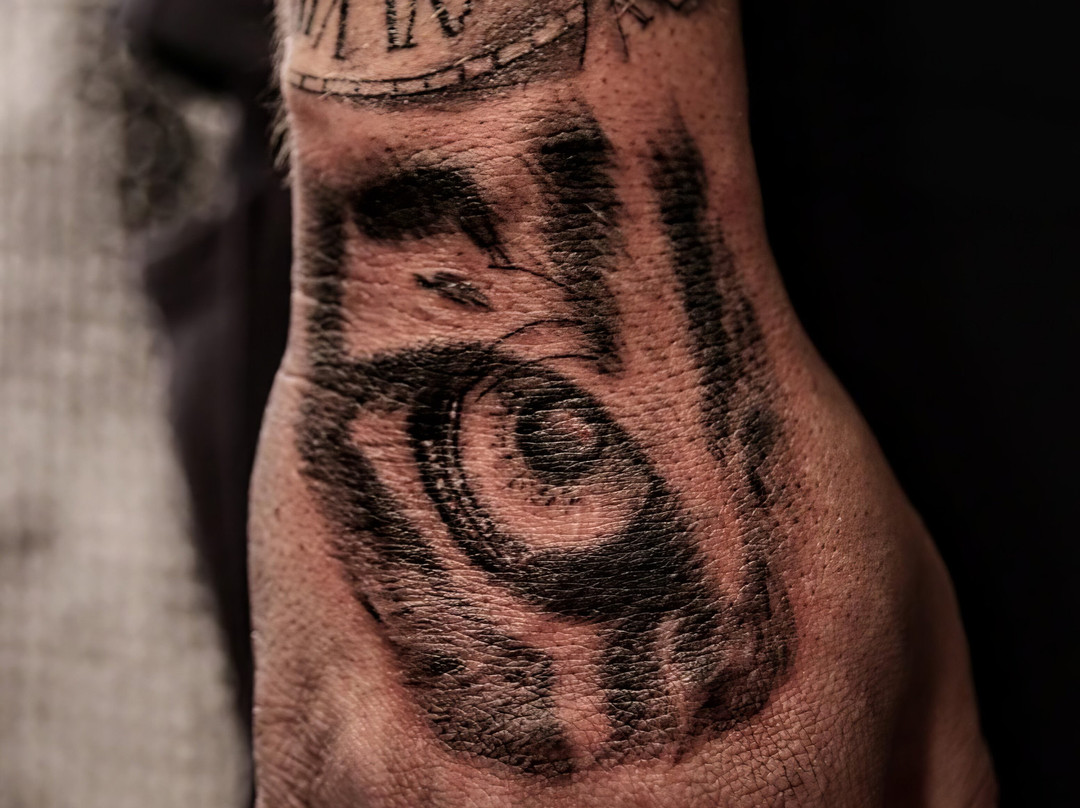 Anxious Pokes Tattoo-Fanzeres必去景点