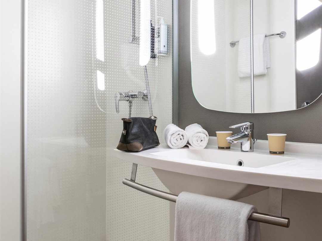 宜必思克雷泰伊酒店主图