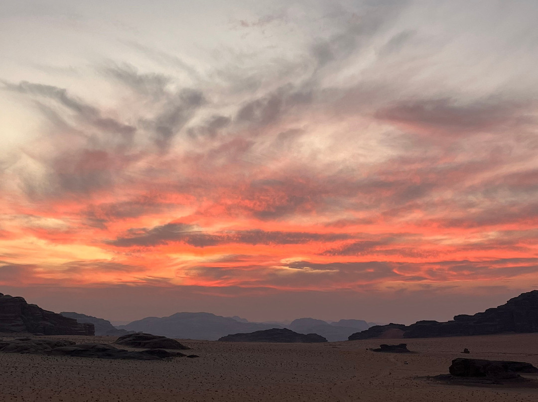 Bedouin host camp& with tour-Wadi Rum Village必去景点