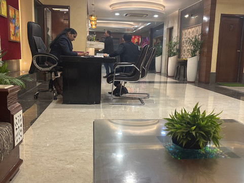 The Red Velvet Hotel Samarpan主图