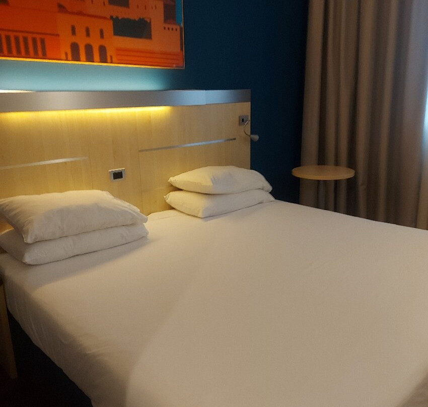 帕尔马快捷假日酒店主图