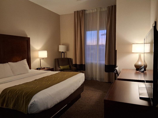 Comfort Inn & Suites主图