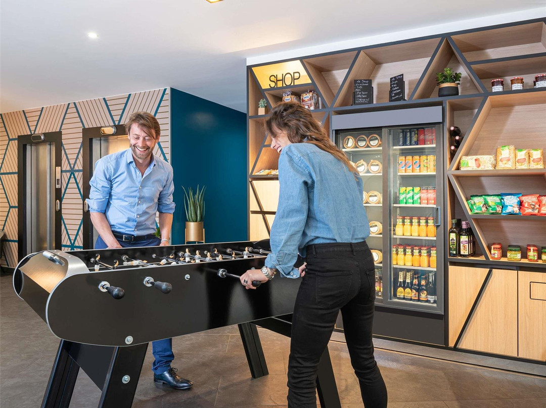 阿德吉奥蒙鲁日酒店主图