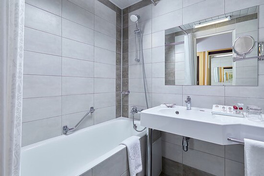 伊兹麦洛娃三角洲酒店主图