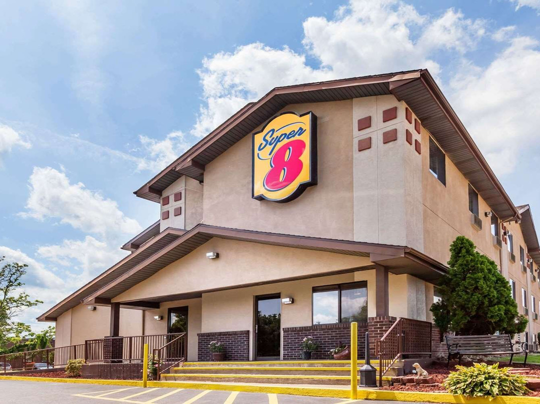 邓巴-查尔斯顿地区速8酒店主图