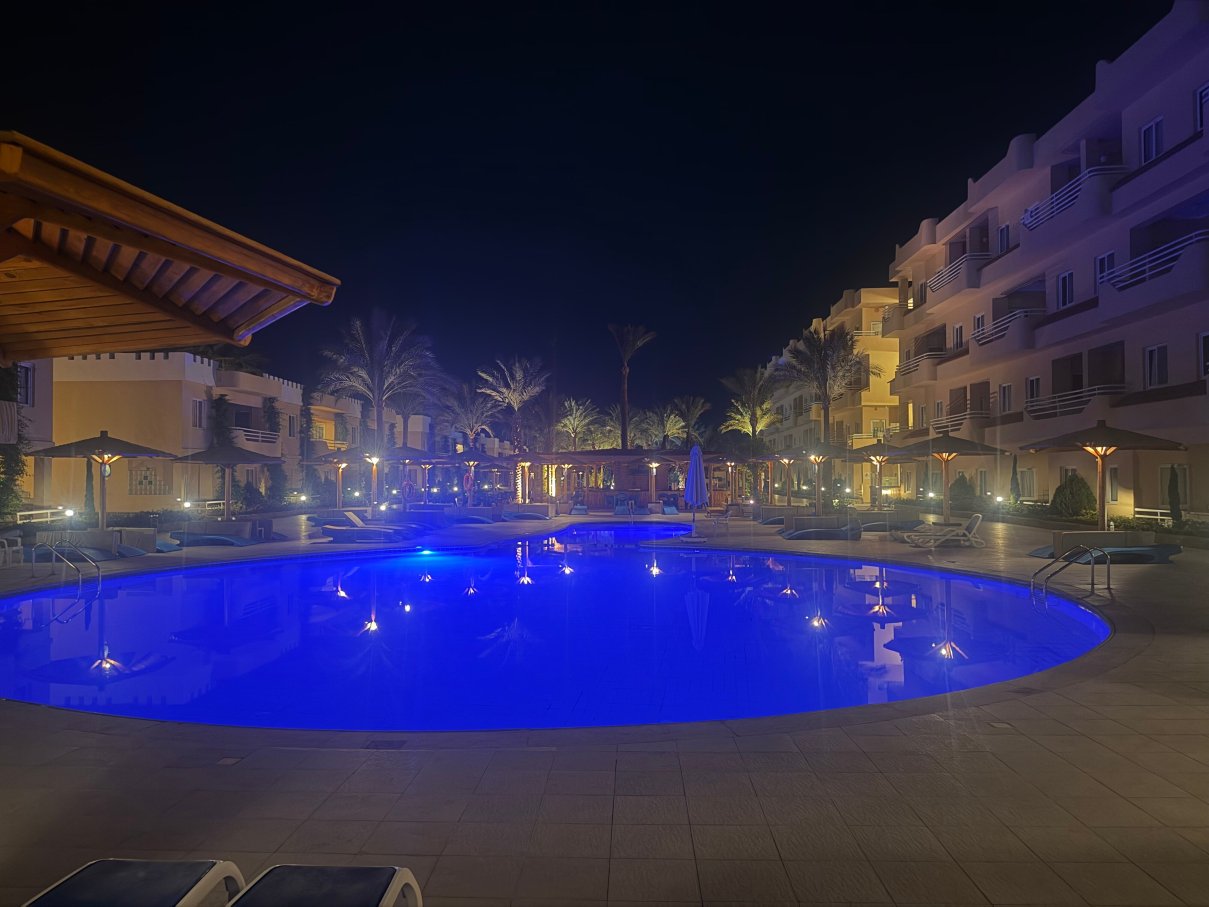 黄金海滩度假村 - 全包-泳池