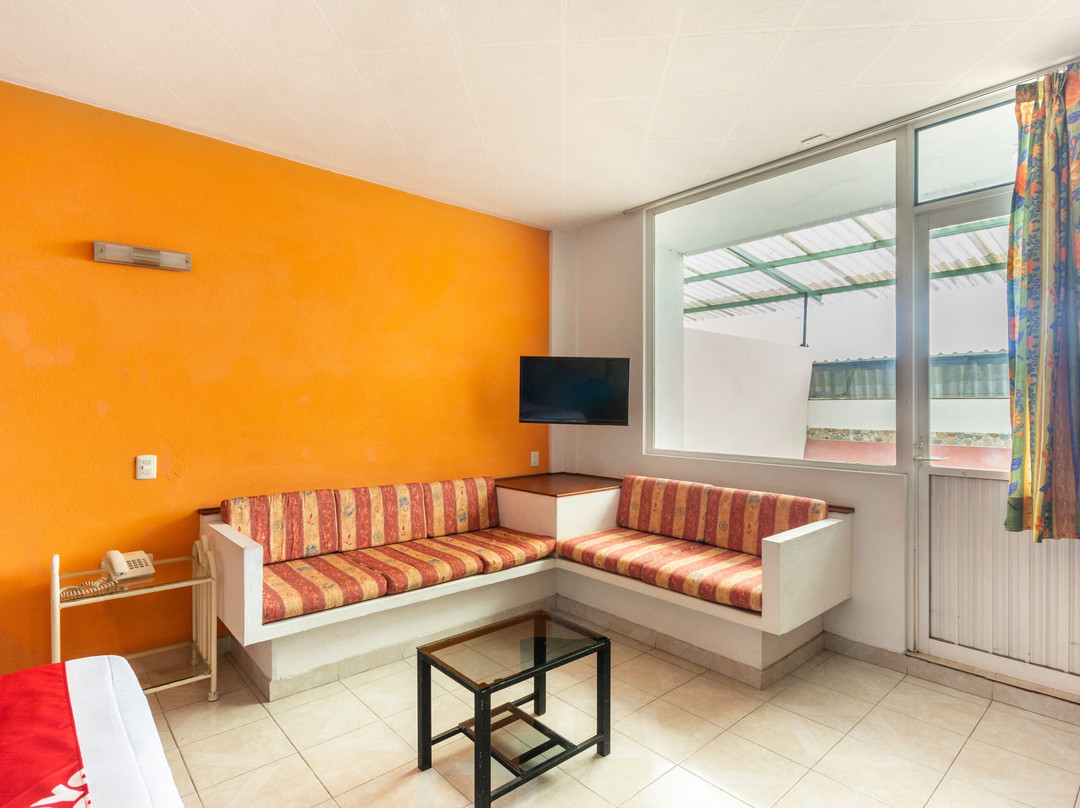 OYO Hotel Casa Blanca